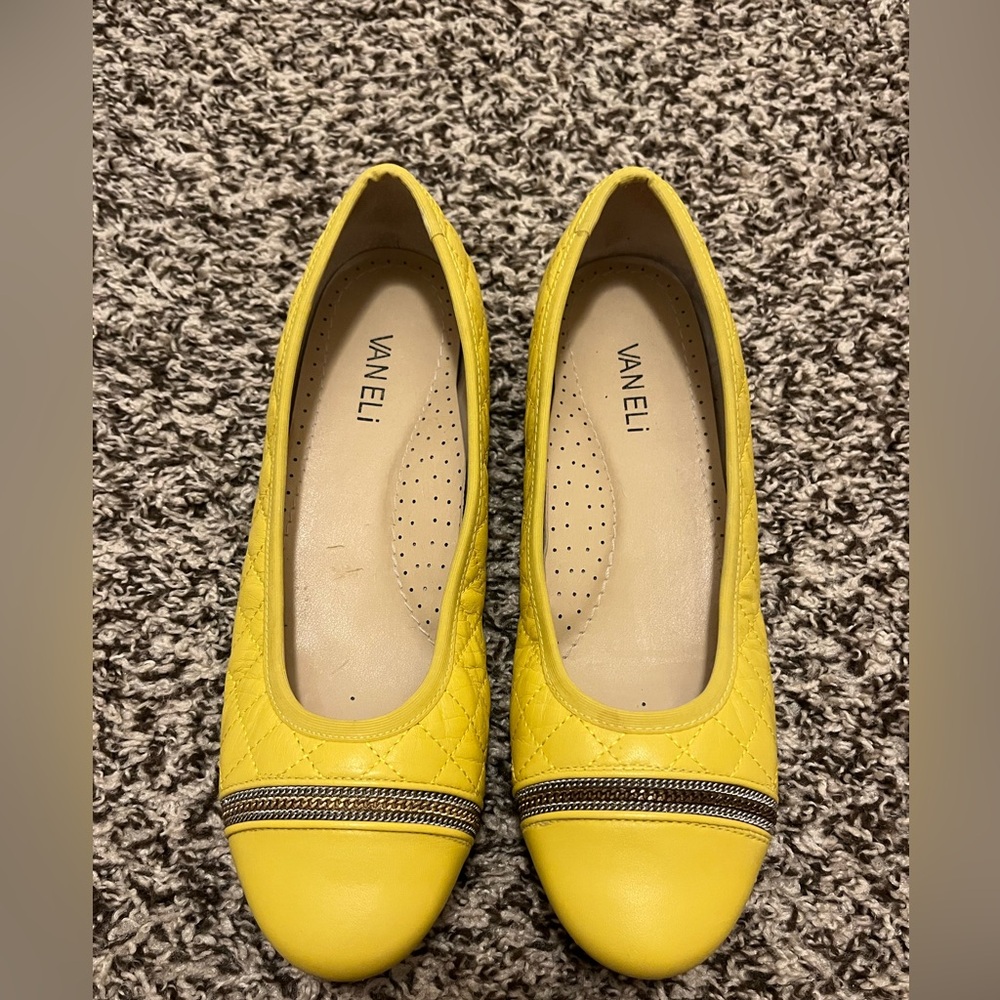 Vaneli Quilted Yellow Flats